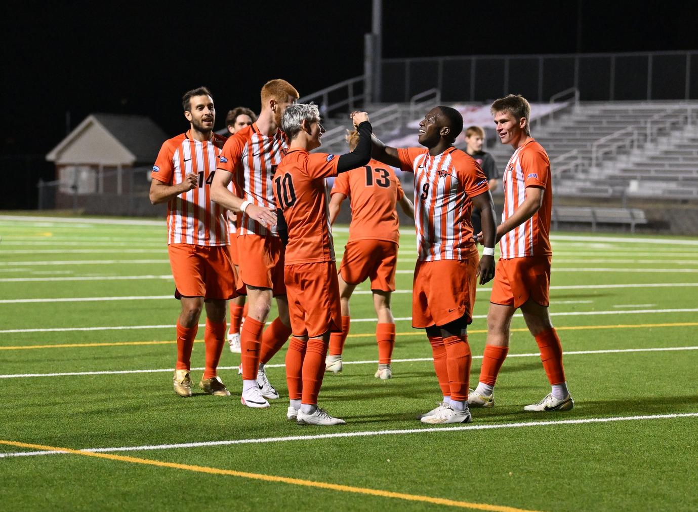 Mena's return sparks Tigers