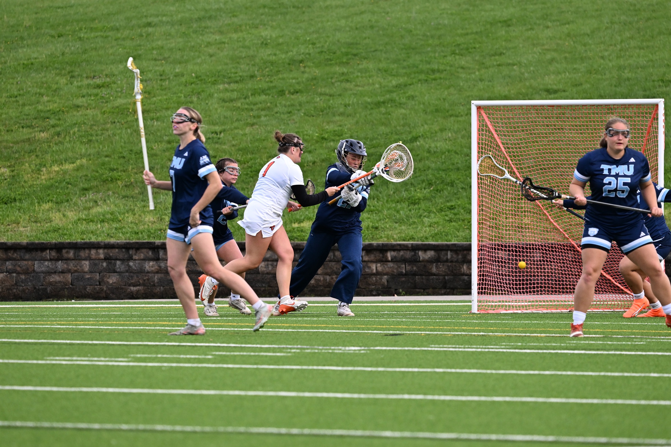 (RV) Tigers Take Down Bears, 24-4